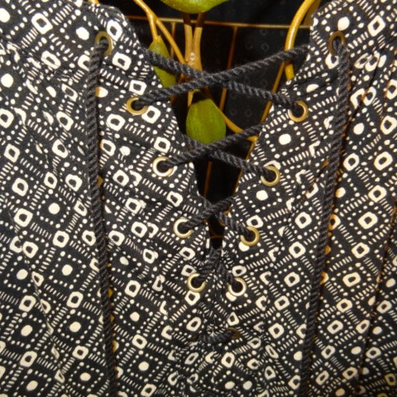 Chaps Black & Tan Print 3 Quarter Sleeve Tunic, Like New - Picture 2 of 6